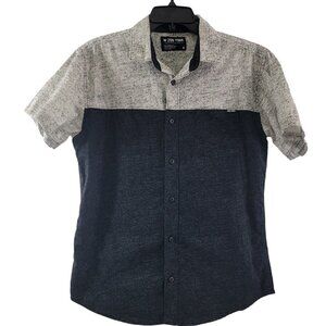 Zoo York Men’s Unbreakable Button Front Short Sleeve Shirt - Medium